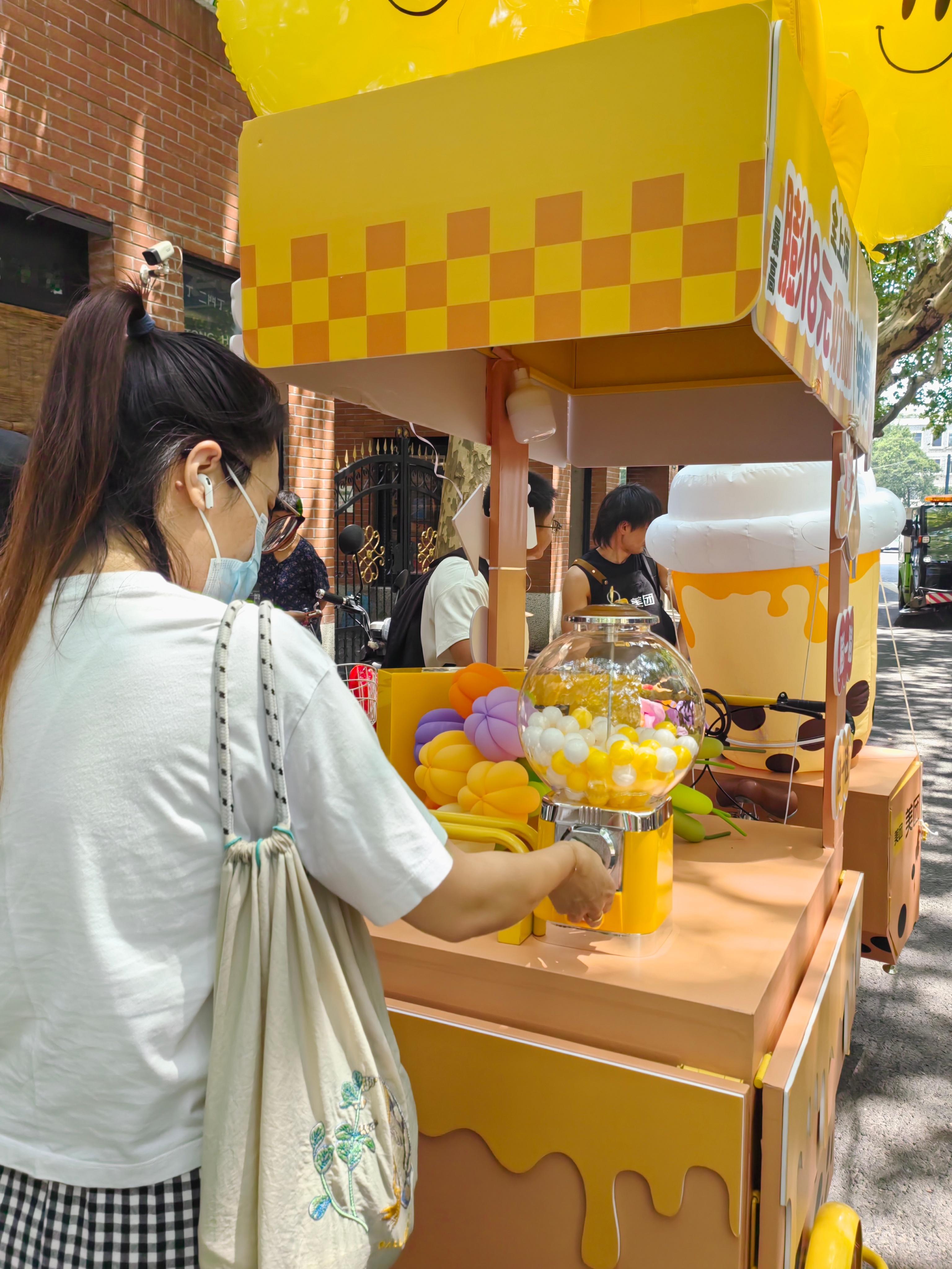 不仅有立秋红包，定位上海和太原的朋友们还有福利加码，现在到8月10日，上美团Ap