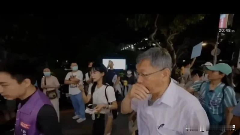 柯文哲今（28日）在脸书发文表示，上周五晚间，我和 台湾民众党的伙伴一起逛台中逢