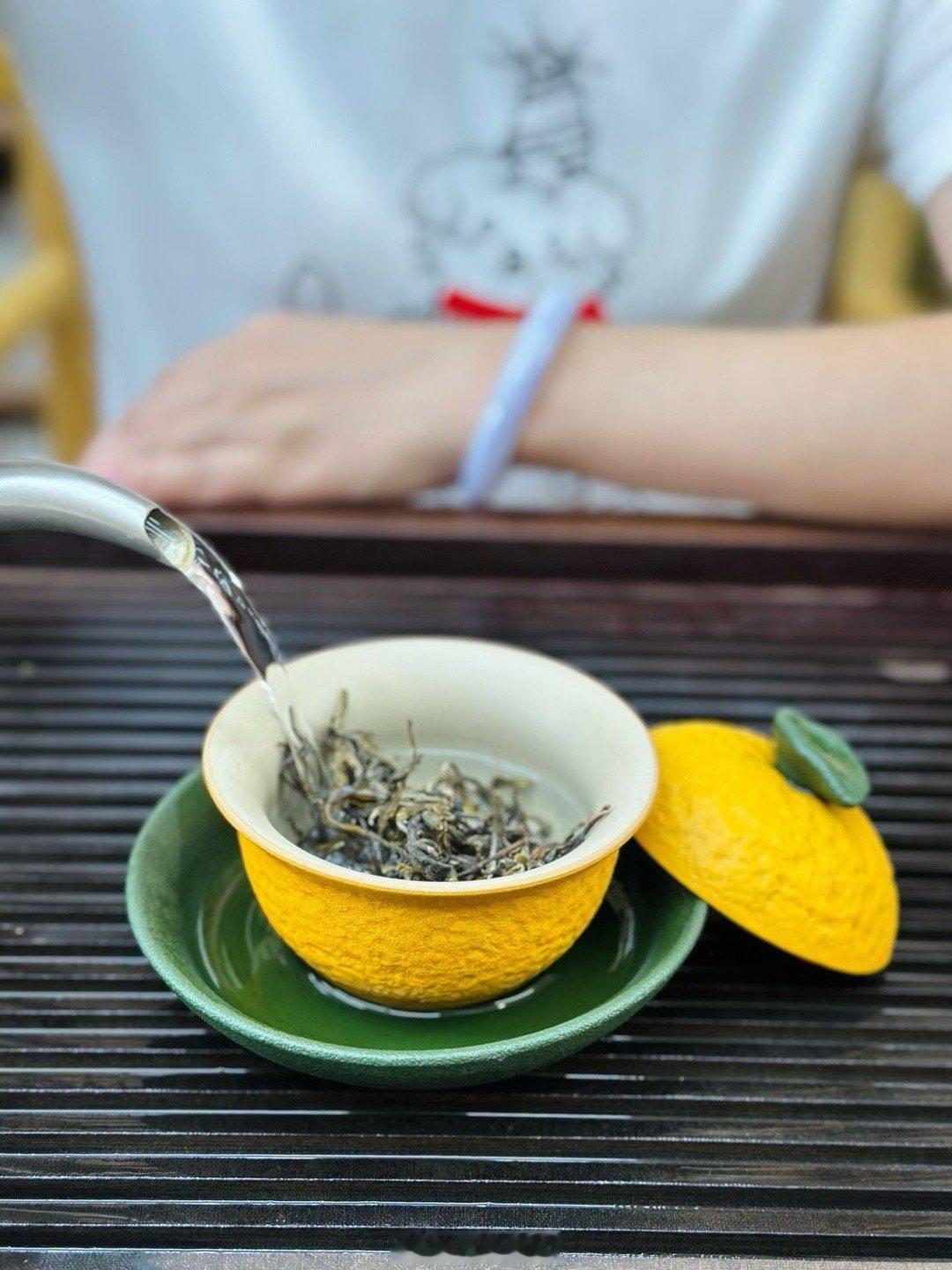 冰岛古树春茶鲜，甜柔入喉长，清冽带甜润，古一口沦陷 