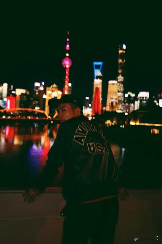 什么人不会怕死呢？
娱乐圈里，陈冠希算一个。他外表痞帅，骨子里满是冒险精神。20