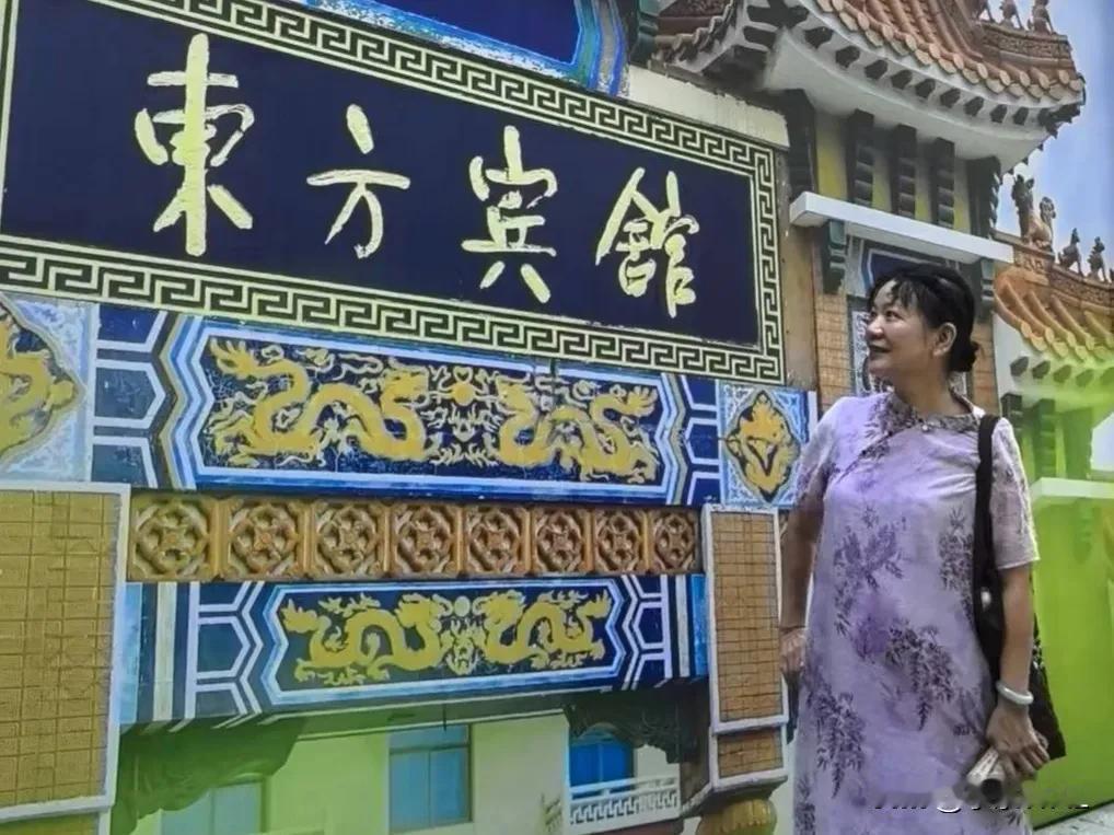 去看看重开一个多月的翠园宫有多火爆
秋日随手拍
听说8月5日重开的东方宾馆翠园宫
