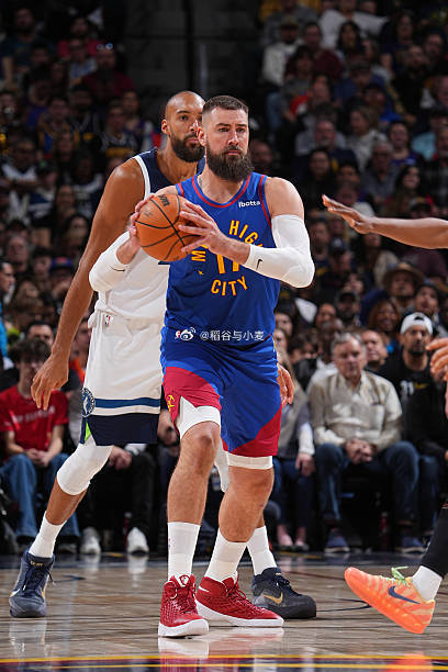 瓦兰丘纳斯这段时间的表现真的是一塌糊涂，他看起来数据不差，实际上场均正负值为-1