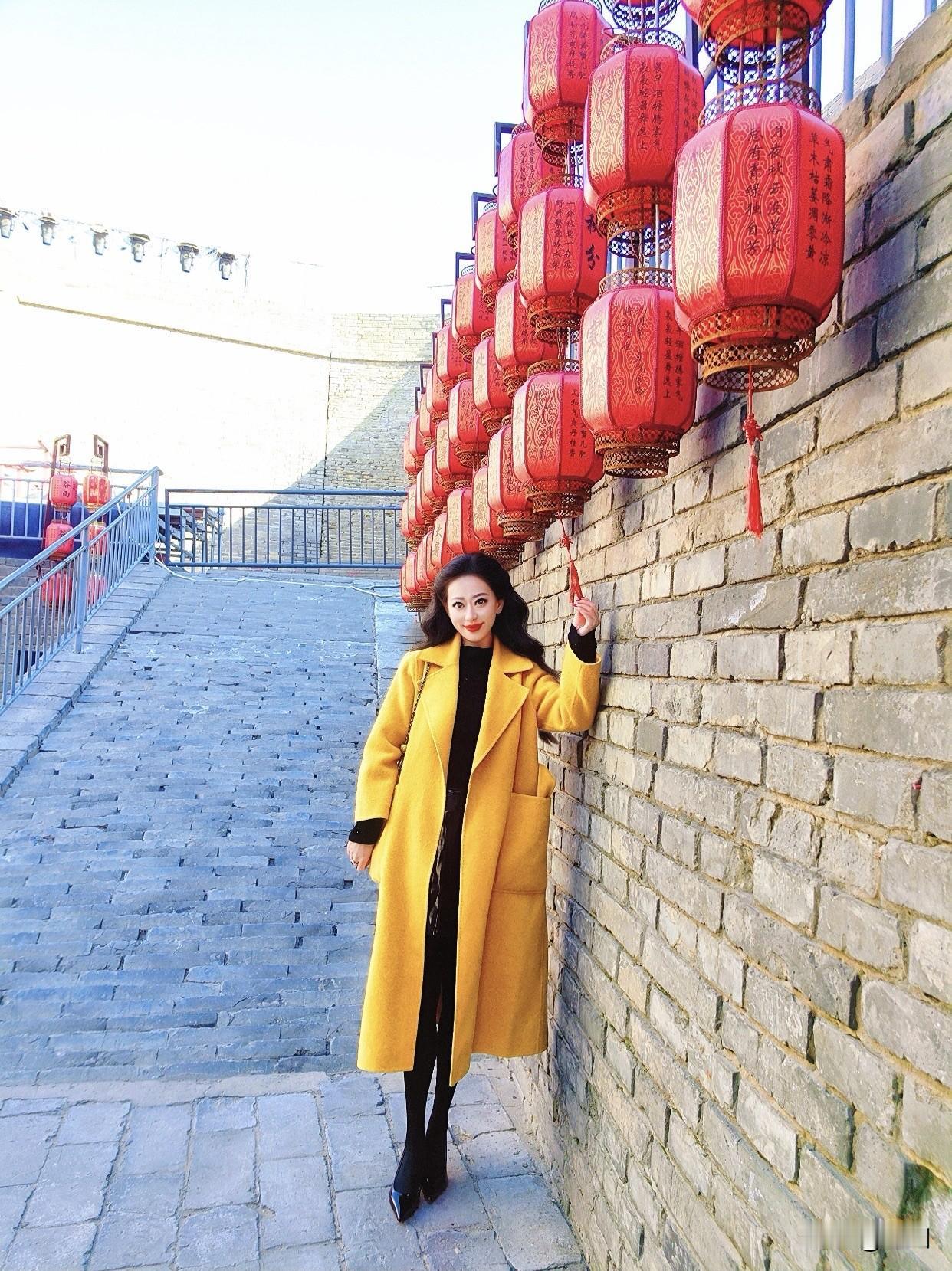 什么是女人的气质和魅力?魅力的女人有自己的王国，掌控情绪和人生，快乐自给自足。可