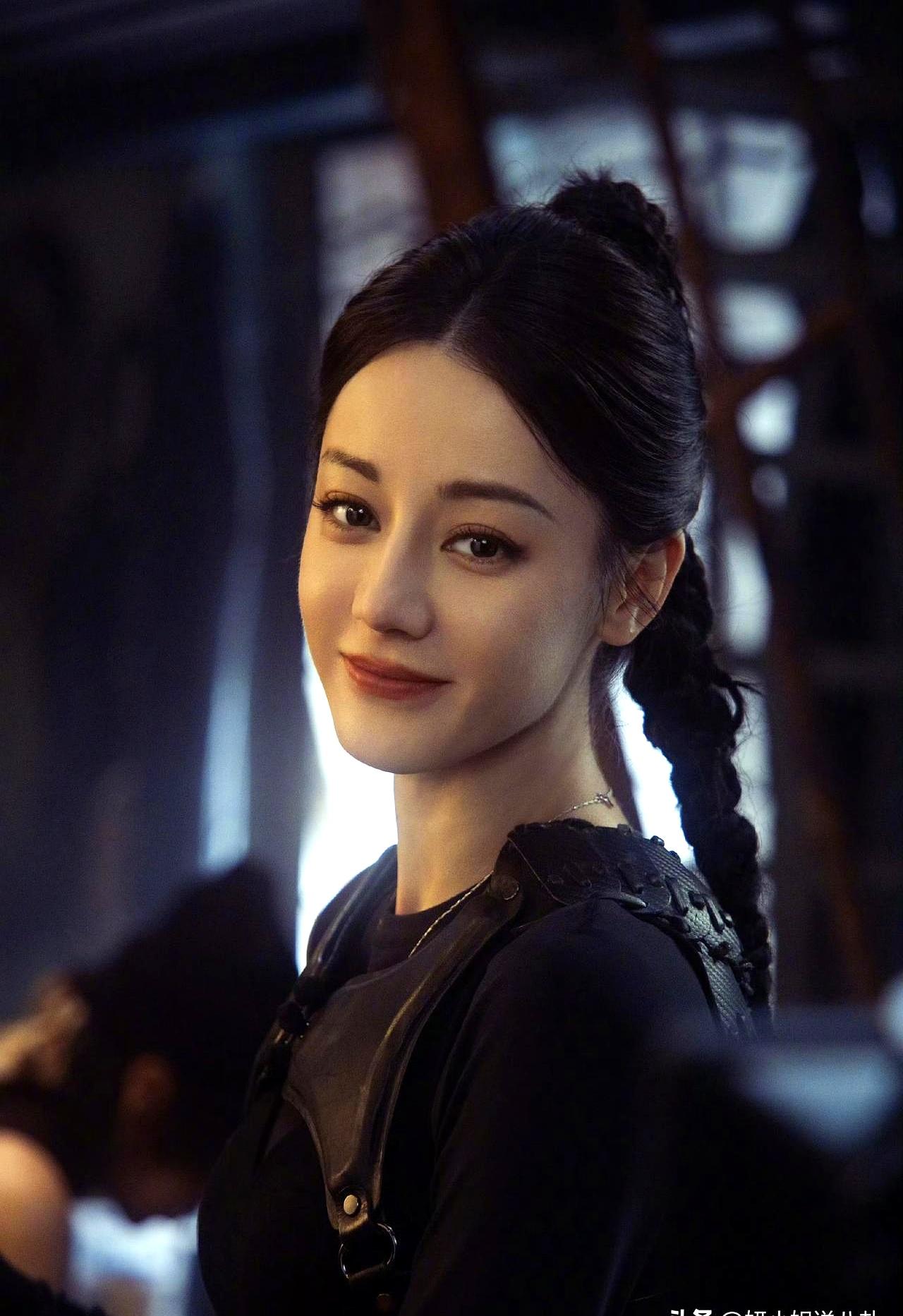 选择剧本选角色一定要选与自己气质相似的！
 

迪丽热巴用亲身经历提醒演员选贴合