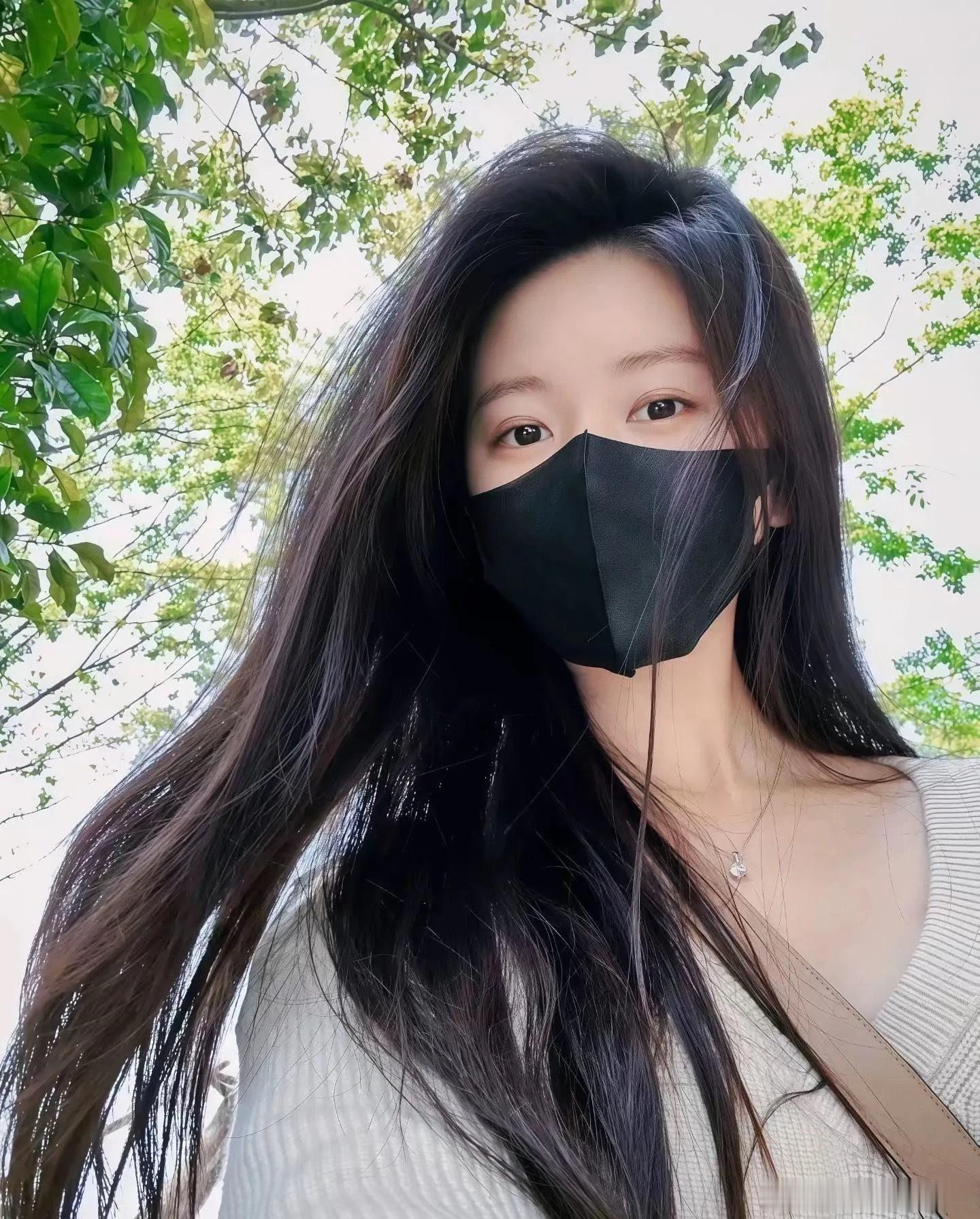 赵露思[超话]  zls赵露思许我耀眼 zls 赵露思许妍“玫瑰之所以是玫瑰，是