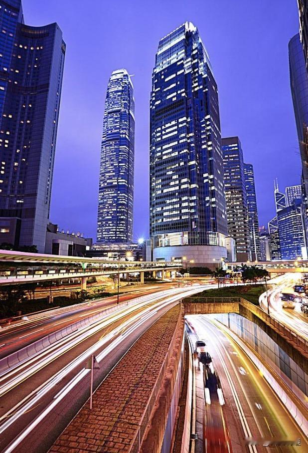 据道路交通安全数据显示智慧交通帮助二次事故率降低20%，这是智慧交通系统上线以来