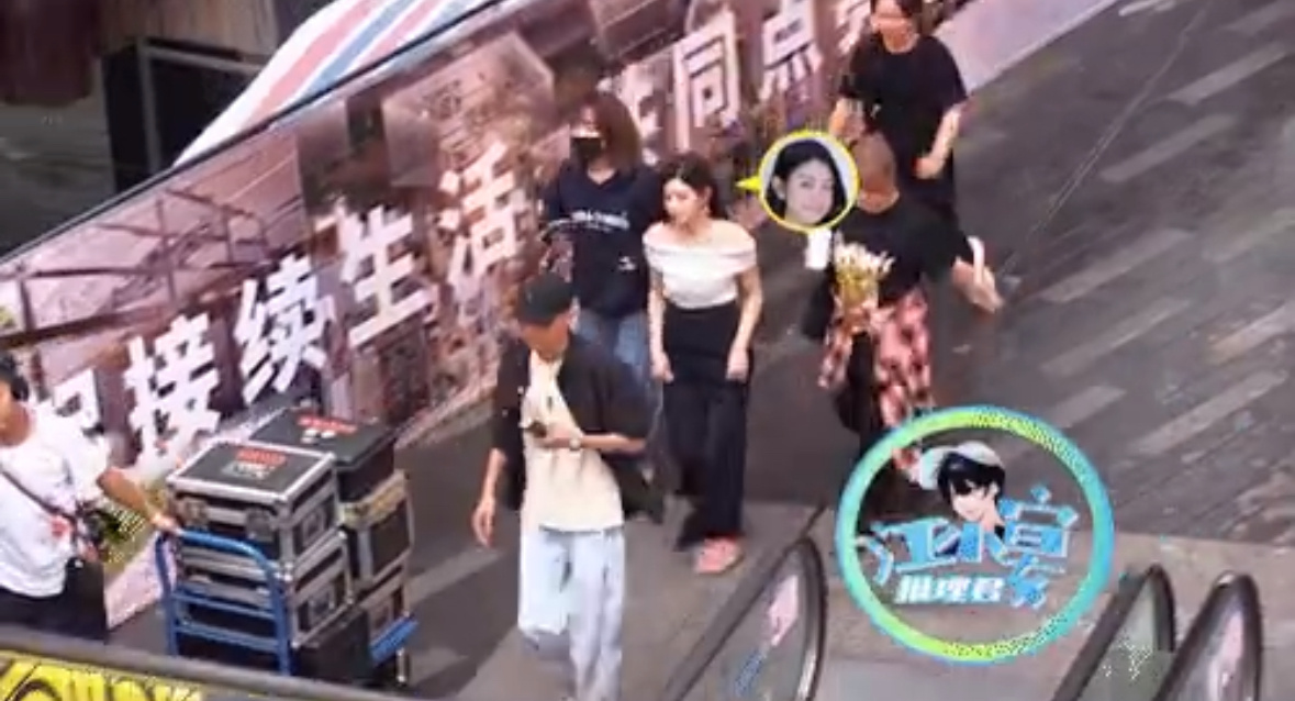 #陈妍希最近状态##陈妍希近期忙着剧组拍戏#陈妍希近期忙着剧组拍戏，好 ​​​