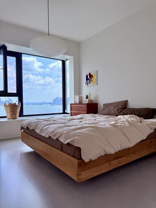 清清爽爽的主卧 。