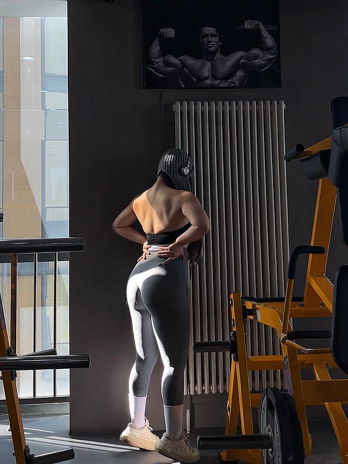 他们在背后讨论我 我就知道我在他们面前… 