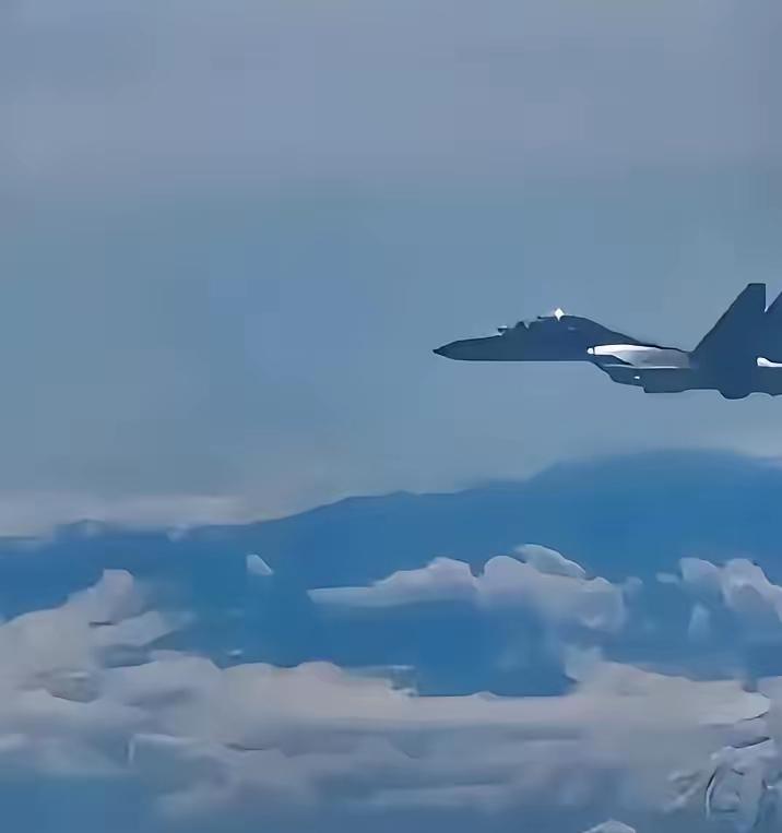 解放军不再惯着，台海上空一声“闭嘴”掀翻伪政权叙事

解放军这次不演了，直接掀翻