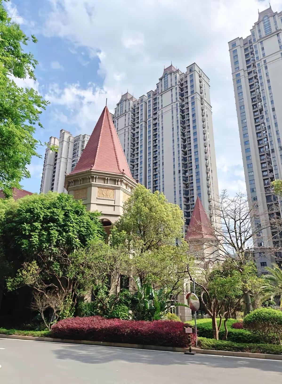 今天算一笔关于房子的账，算完你可能睡不着。​100万的房贷，还30年，光利息就一