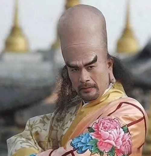 徐锦江还演过比这更雷人的角色吗？[允悲]脑积水挺严重啊！  