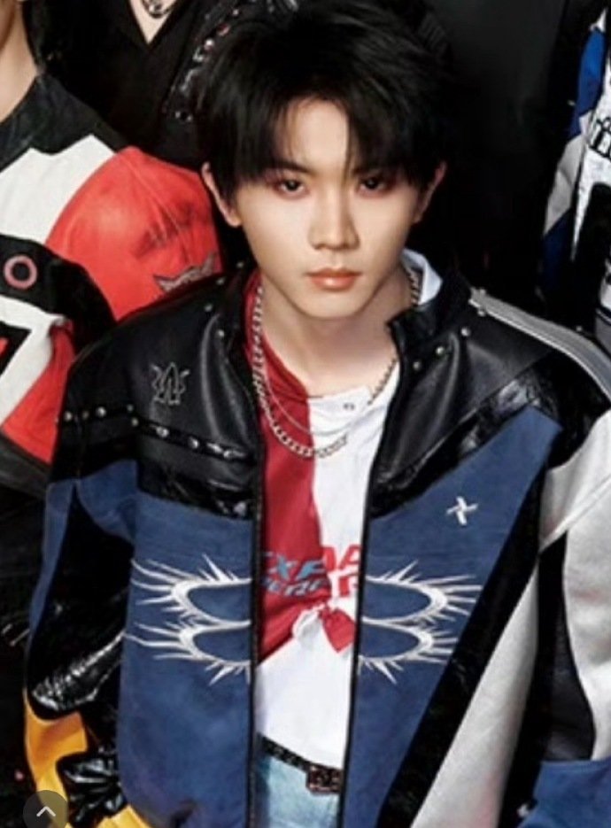 时代少年团原价票狠狠吻上来好嘛 时代少年团机车皮衣造型时代少年团机车皮衣造型，时