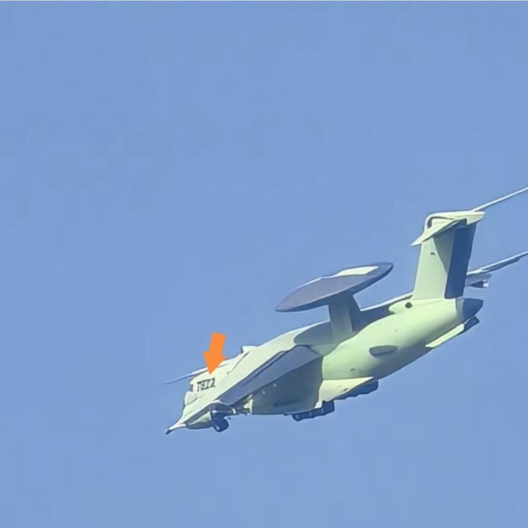 战略型预警机已经成型。

空警3000第二架次原型机开始试飞。

另外，空军航空