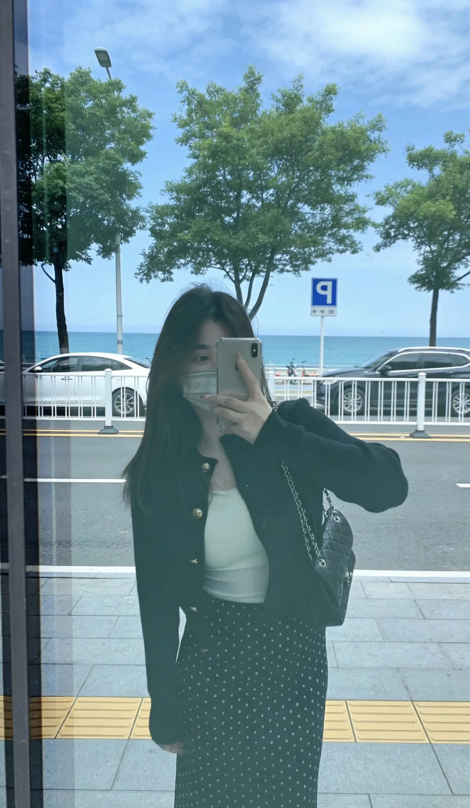 年就这样过完了，愿我们平安健康，事顺人顺。不必羡慕别人的光，每个人都在...