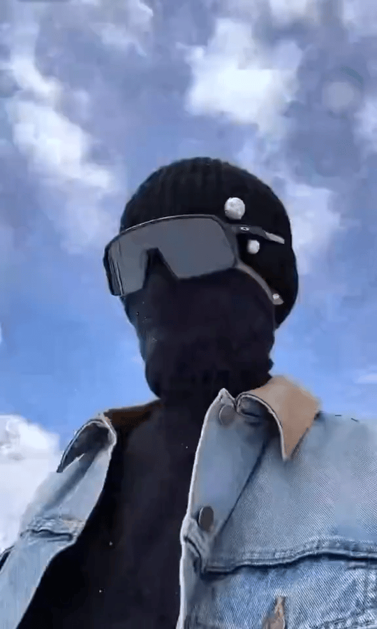 姚琛西藏雪山直播遇到雪崩 姚琛西藏徒步遇雪崩我嘞个豆，姚琛心理素质真的强，直播遇