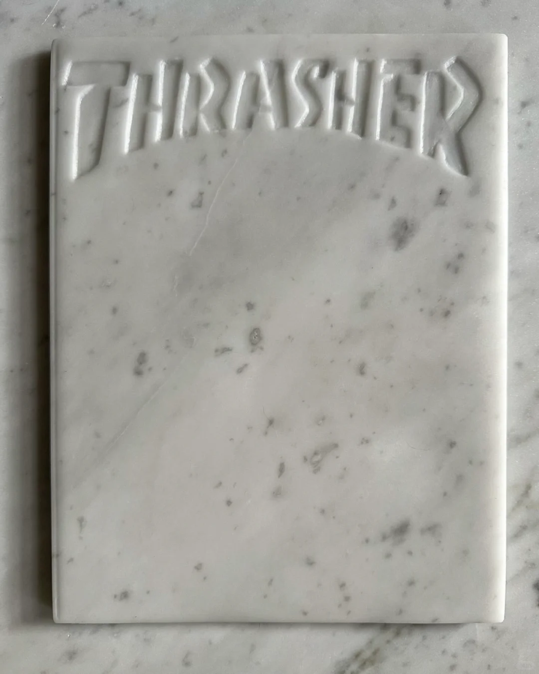 louis.sarowsky 制作的 THRASHER 大理石书