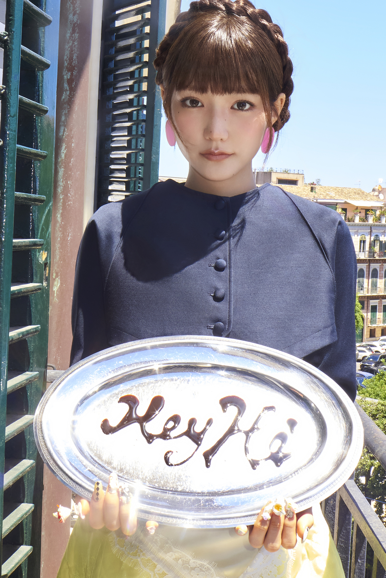 【Theqoo】上传了两个版本的KiiiKiii回归概念照：Je t’aime 