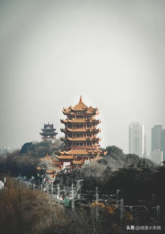 见“黄山黄鹤楼”上联
兴致顿起
“黄山”乃名山
“黄鹤楼”是名楼
皆为古迹
对好