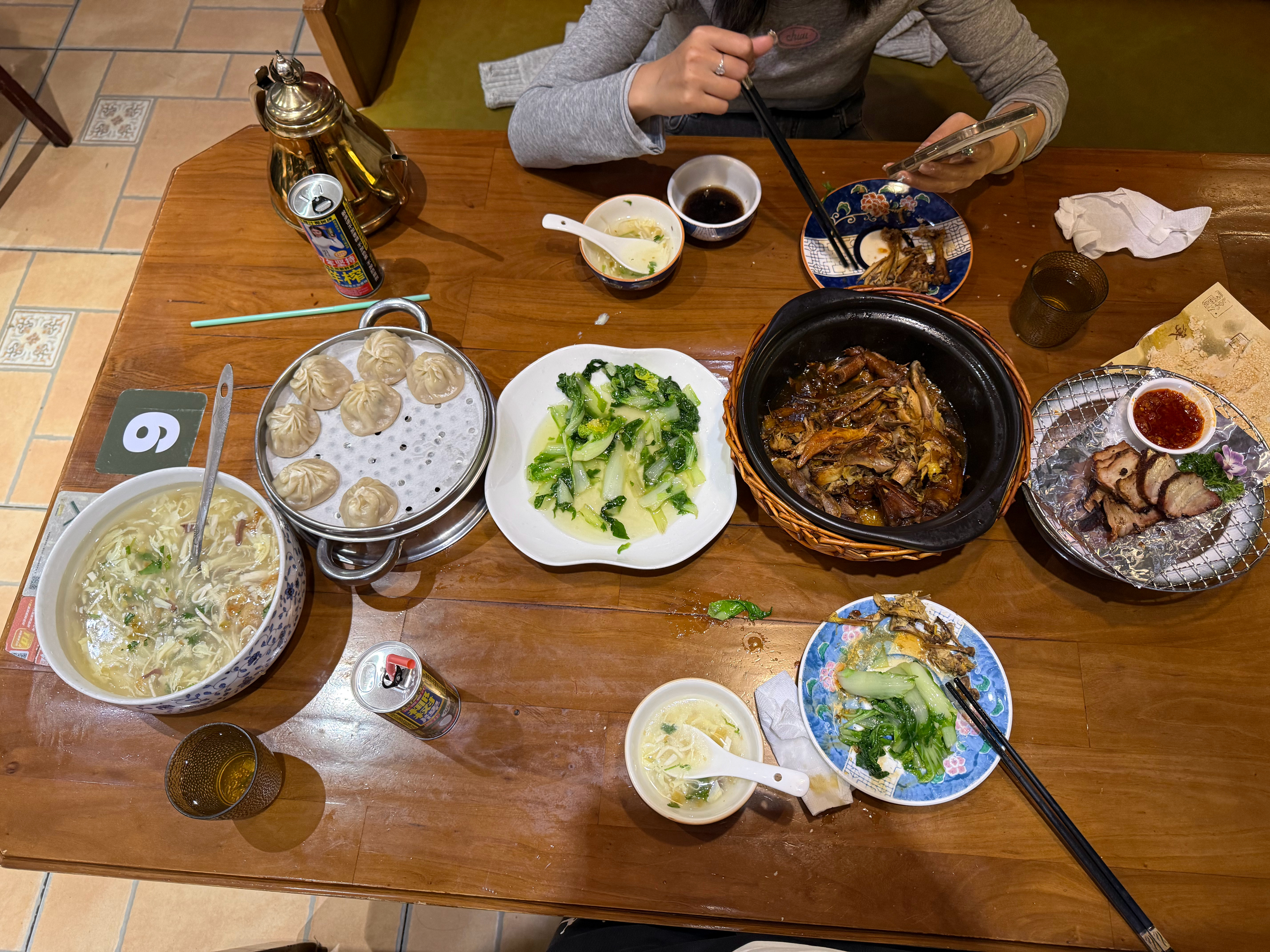 尝了尝江南菜，跟上海菜区别不大。 