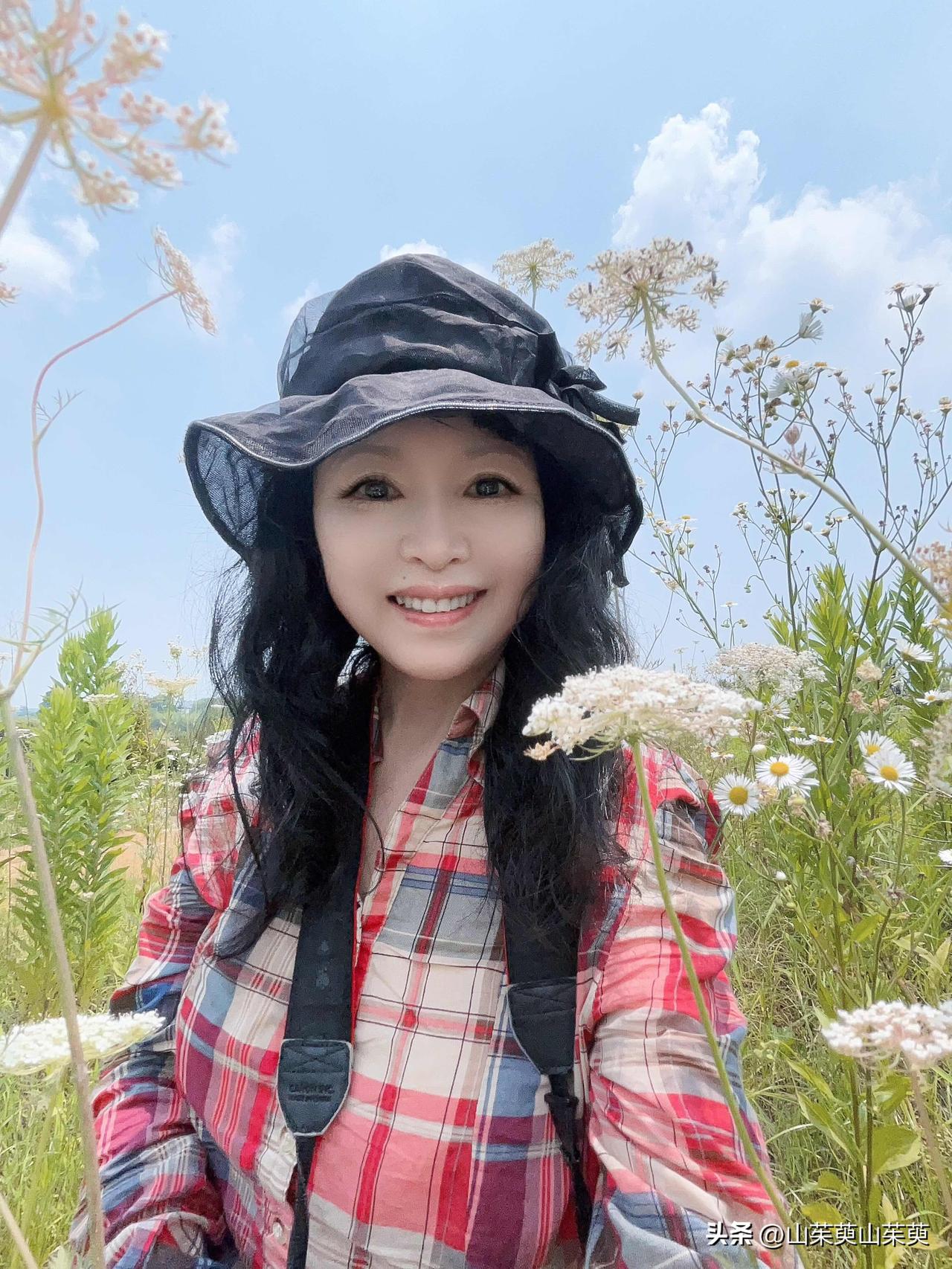 六月的安徽庐江冶父山，是被绿意浸透的诗行[耶]
不光是漫山遍野的树海翻涌，山脚下