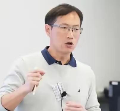 美国重启“中国行动计划”？投奔美国26年的中国专家王晓峰，突然被FBI带走调查，