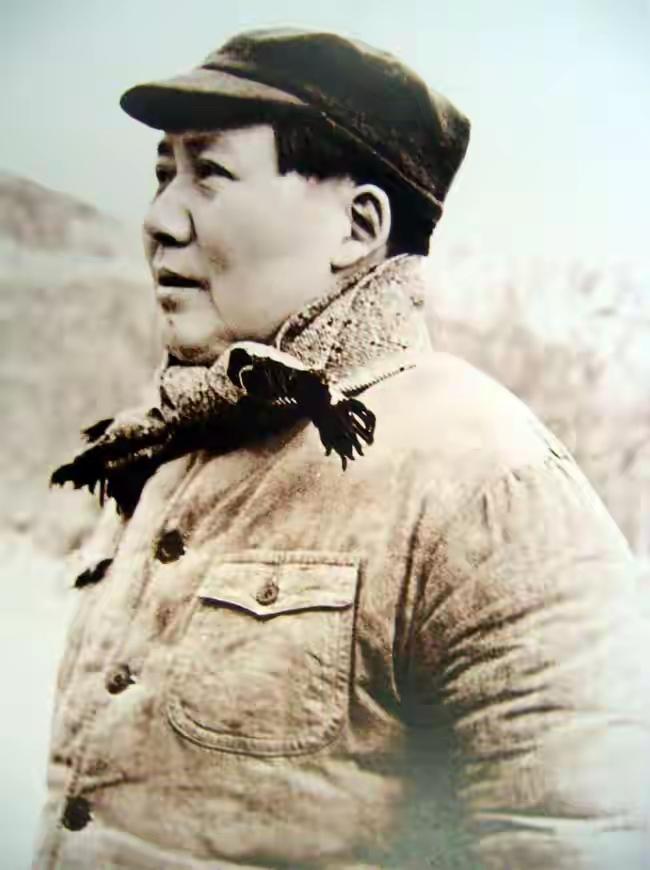 不同立场的人为何都力挺毛主席？1983年一幕给出答案！
 
不同立场的人为何都力