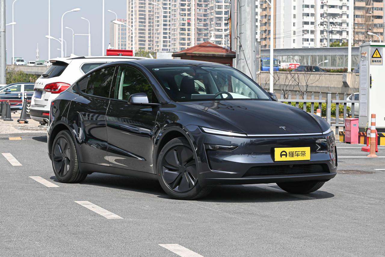 月销量维持在3、4万台，特斯拉Model Y为何这么火爆？
在竞争激烈的新能源汽