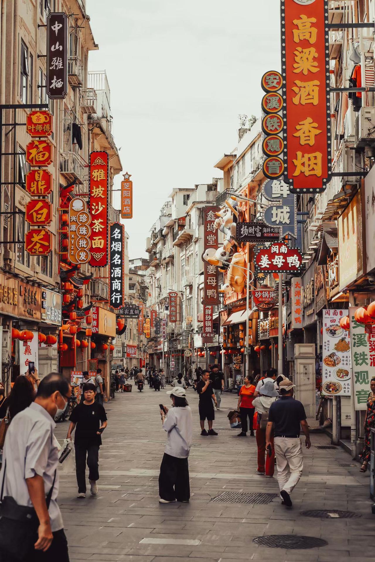 六月连着迎来两个三连休假期，关键是还无需调休，不过，这假期是有条件的，并非所有人