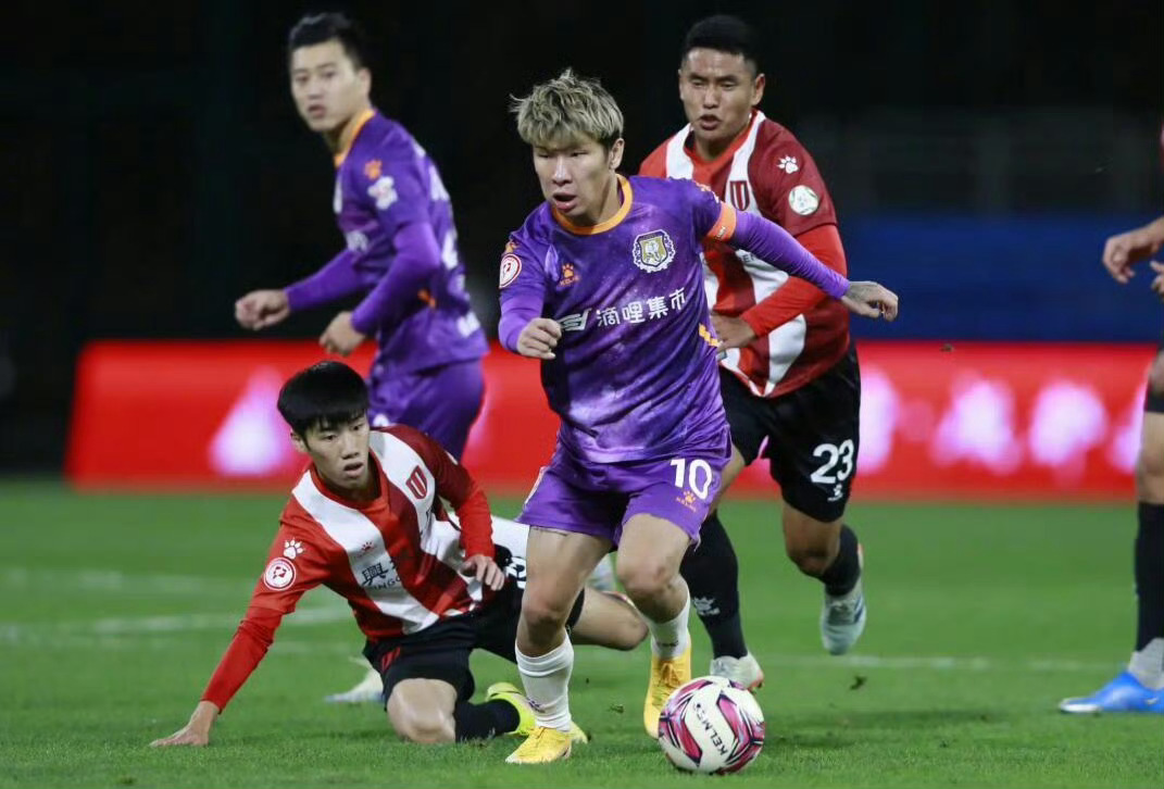 李帅回应终身禁足原黑龙江冰城队长李帅于被中国足协终身禁足，对此他也在社媒发文。李