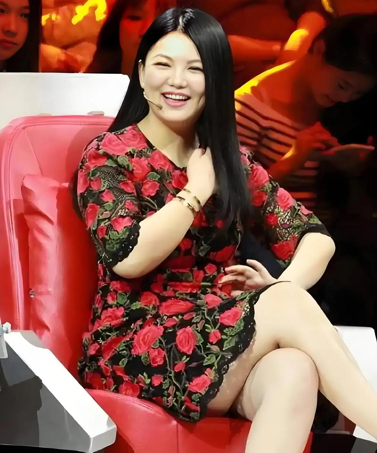 李湘的4次转身，次次让人惊掉下巴！

她是湖南台曾经的“定海神针”，一姐地位稳如