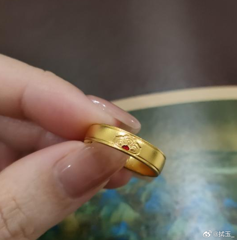 周大生戒指周大生黄金周大生门店周大生质量 周大生戒指的质感真的绝了！上手圆润不硌