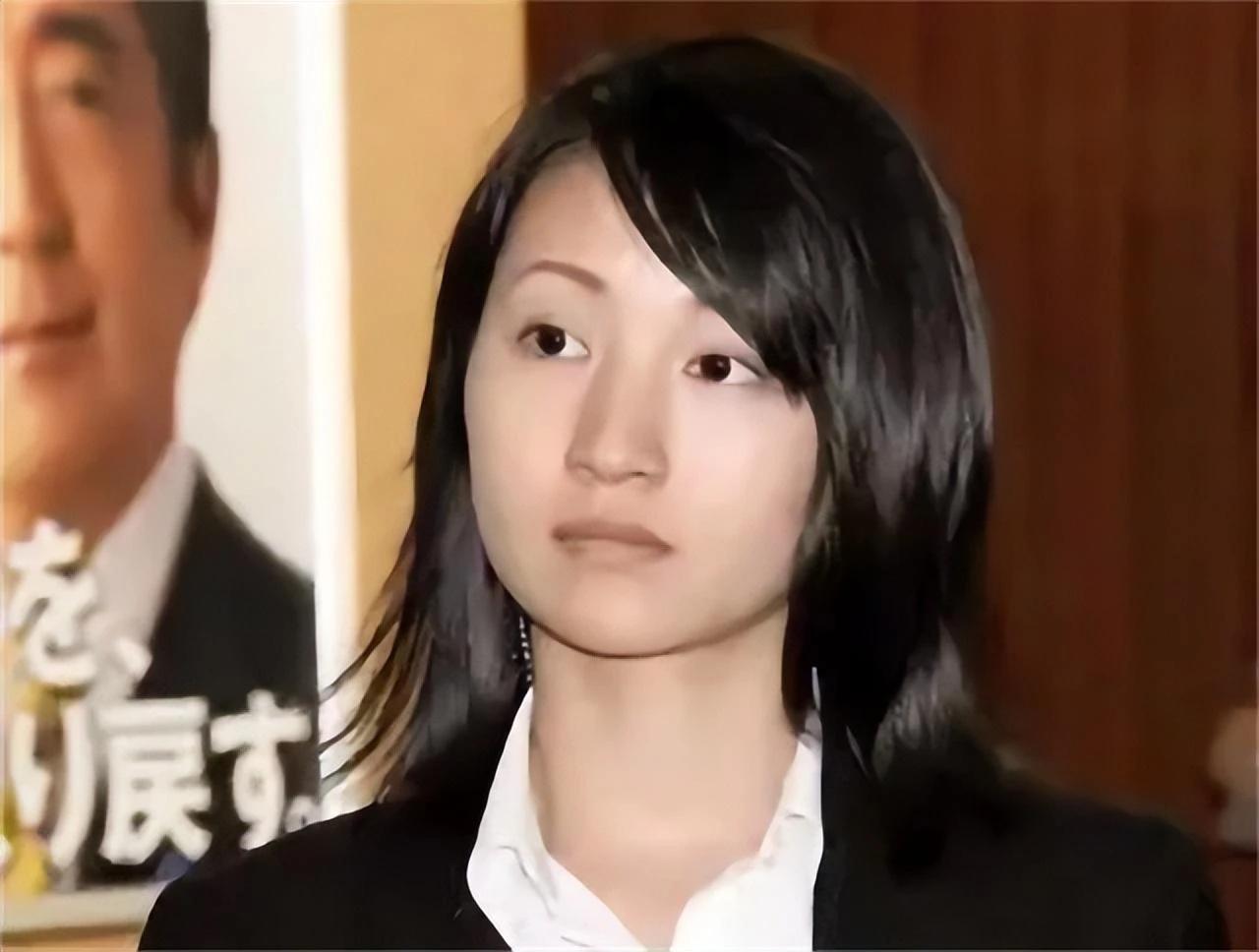 叙利亚总统夫人的贴身女保镖，和日本第一女保镖对比如何？
有网友认为虽然两个女生看