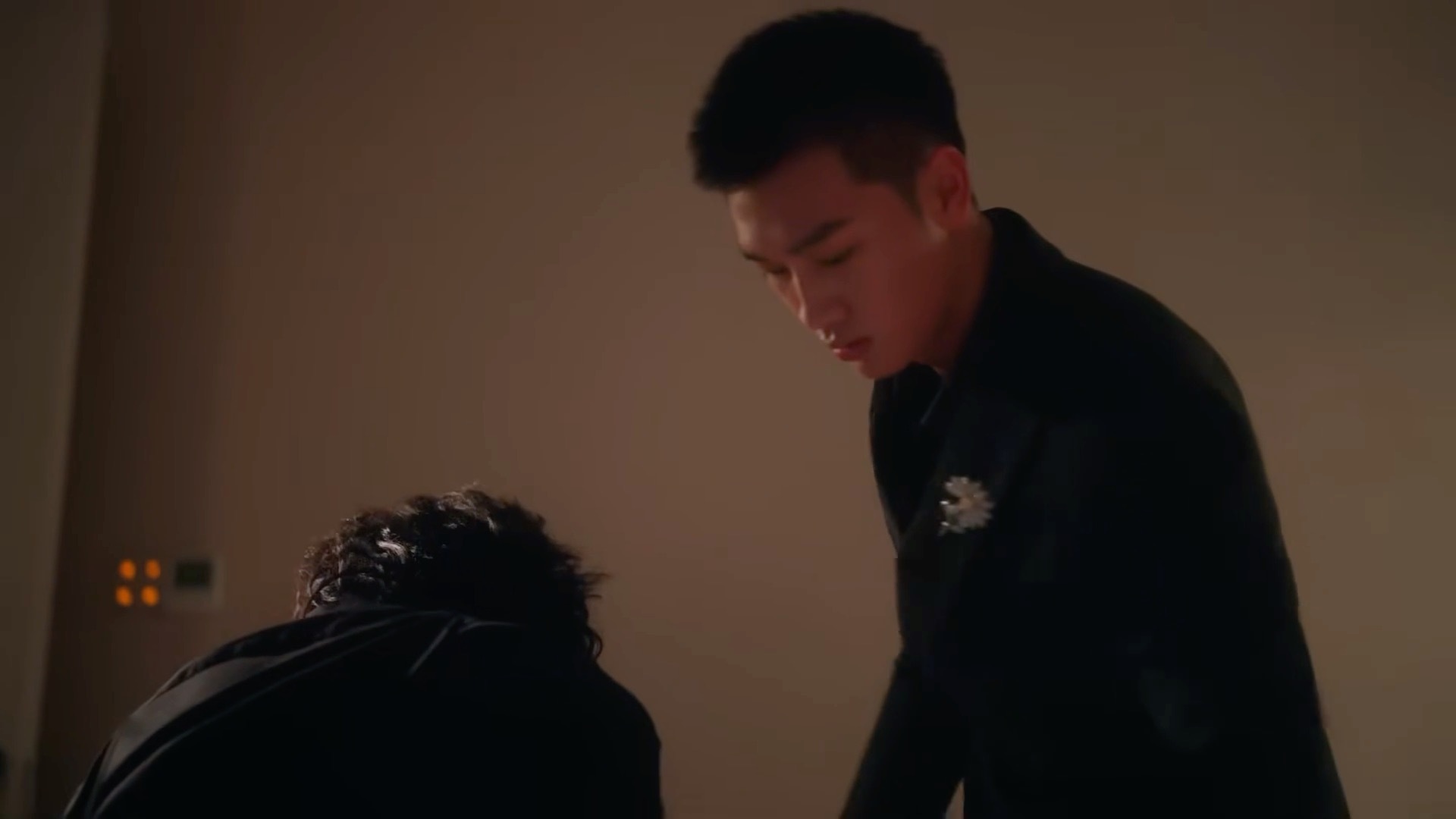 春山境  我服了风晴朗人都还没清醒但亲许徜徉之前给人家二头肌胸肌和腹肌都摸了个遍