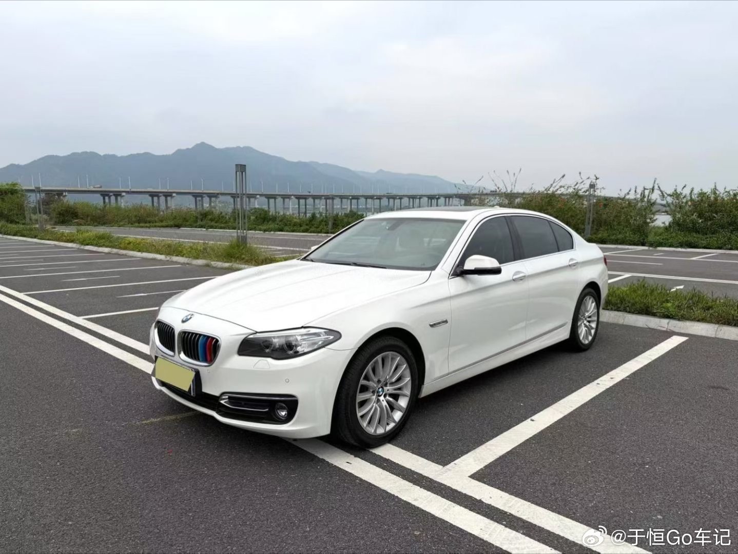 朋友那到了台14年525Li豪华，4.6万公里，全车一个右前叶喷漆，这极品车况1