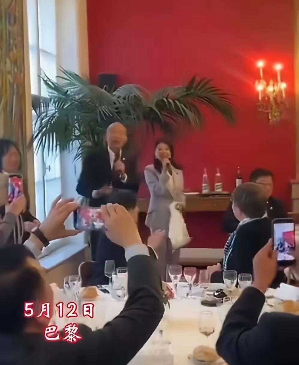 岛内所谓蓝绿都是演戏给外人看的，私底下是一家亲。看看国民党韩国瑜和民进党林楚茵一