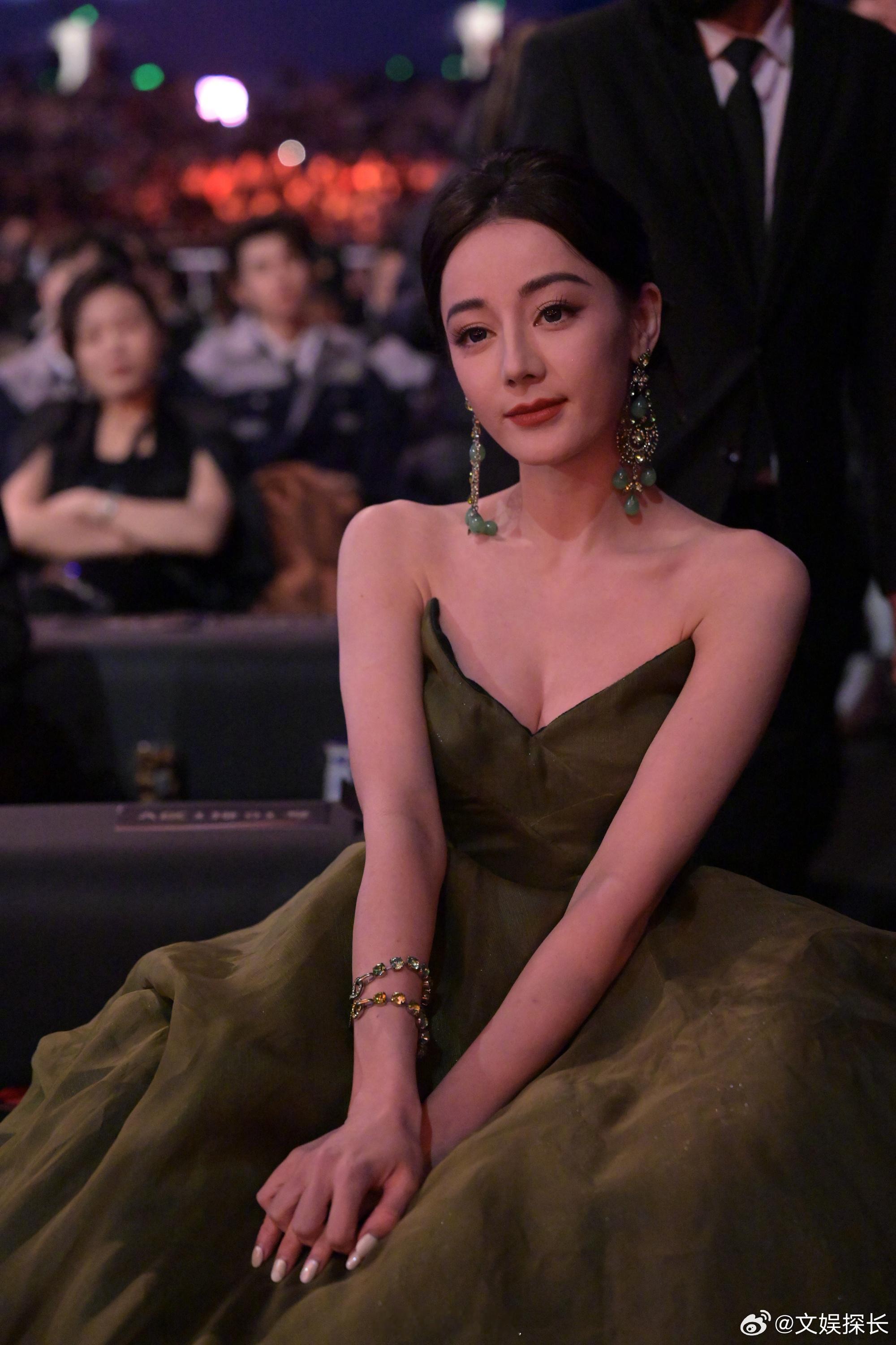 微博之夜热巴内场绝美生图[舔屏][舔屏][舔屏]状态不错啊宝宝 ​​​