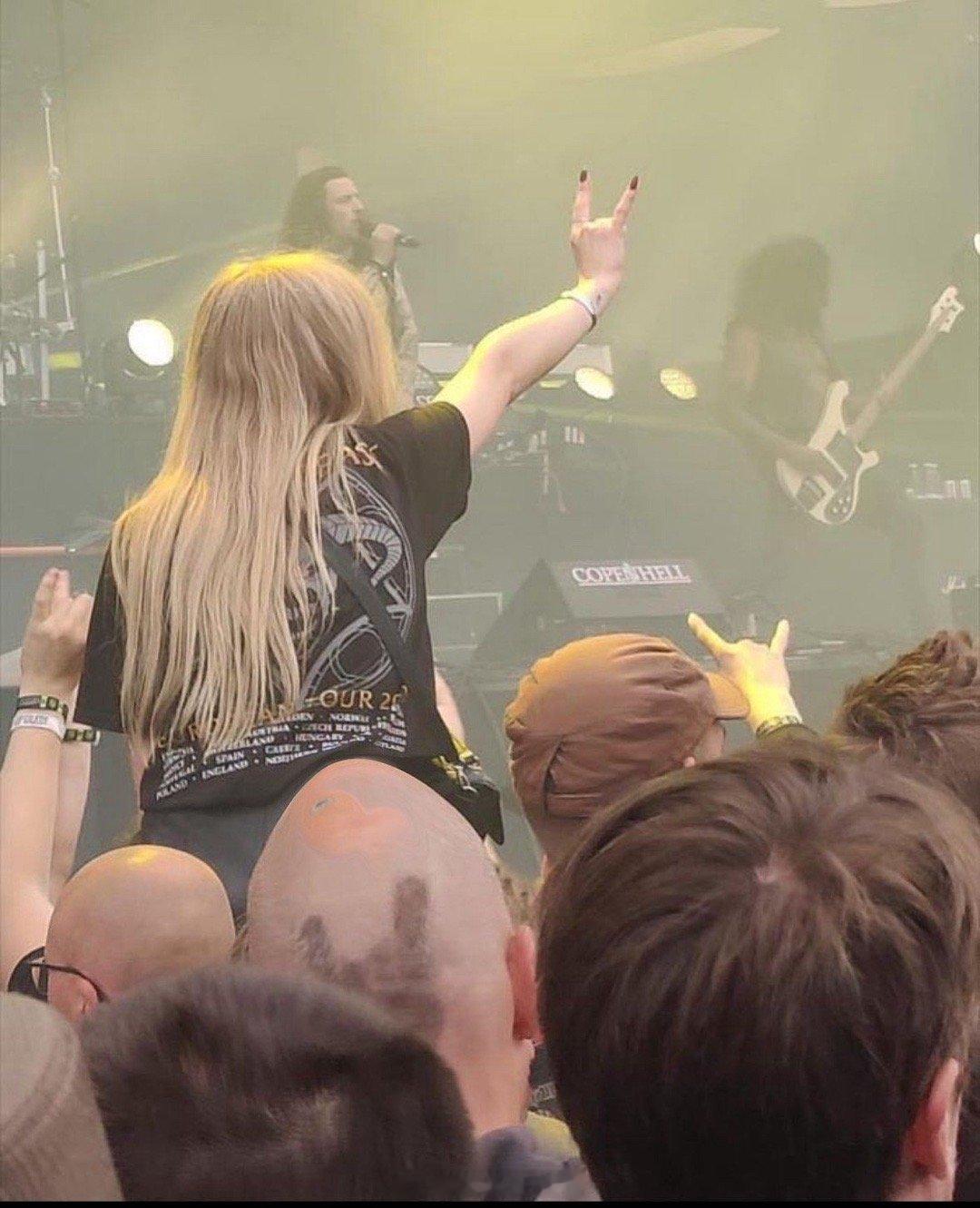 BTW，这俩是萨提亚纳德拉和马克安德森。 