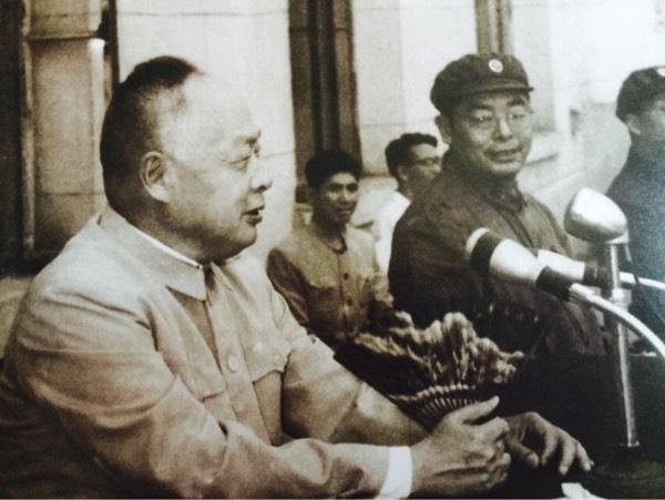 淮海战役中，刘邓大军负责吃掉黄维兵团。华东野战军司令员陈毅指示炮兵司令陈锐霆，中