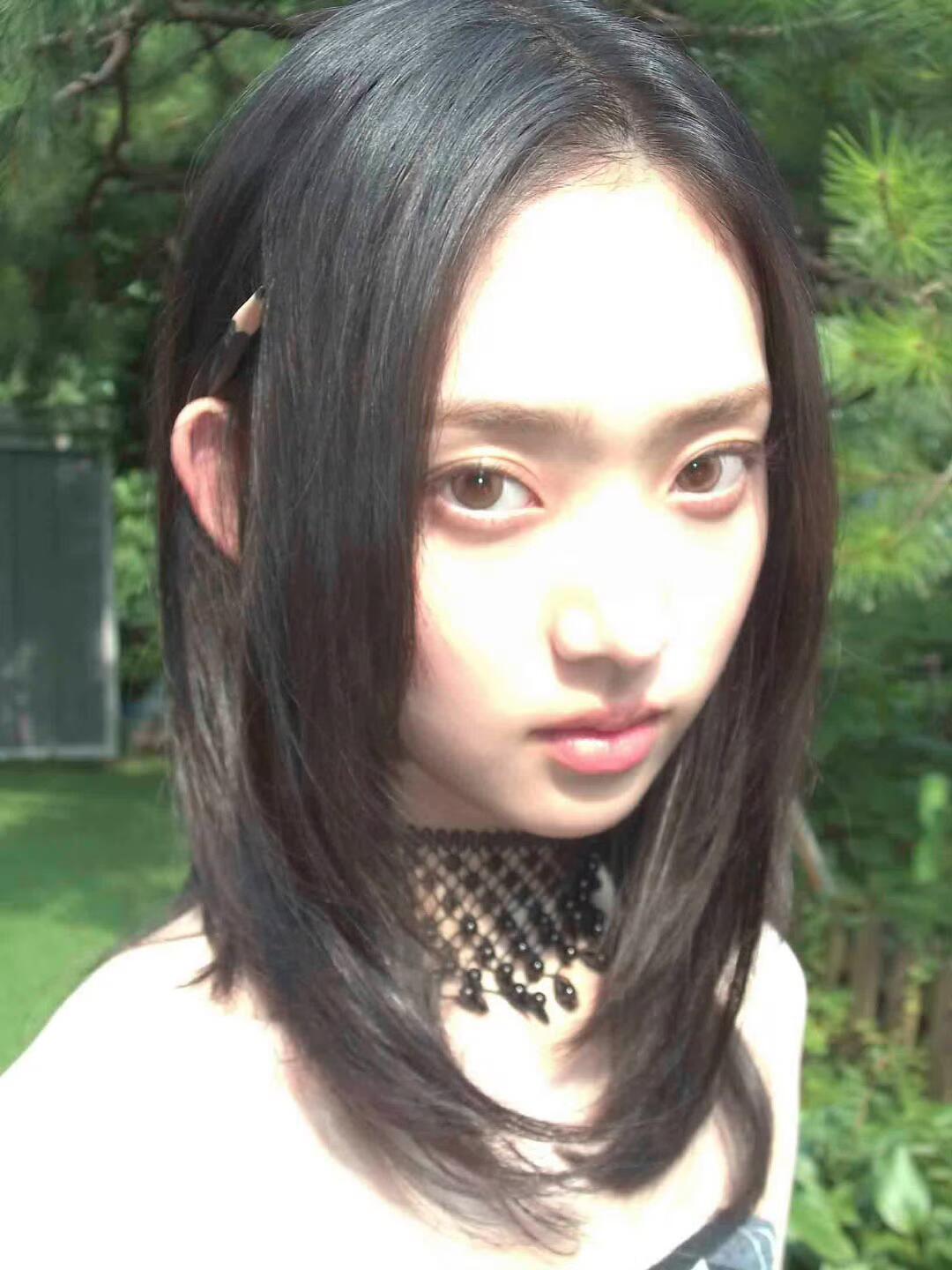 清纯率真又带点小脾气 星船不捧红Leesol真是对不起这张脸….🍃 