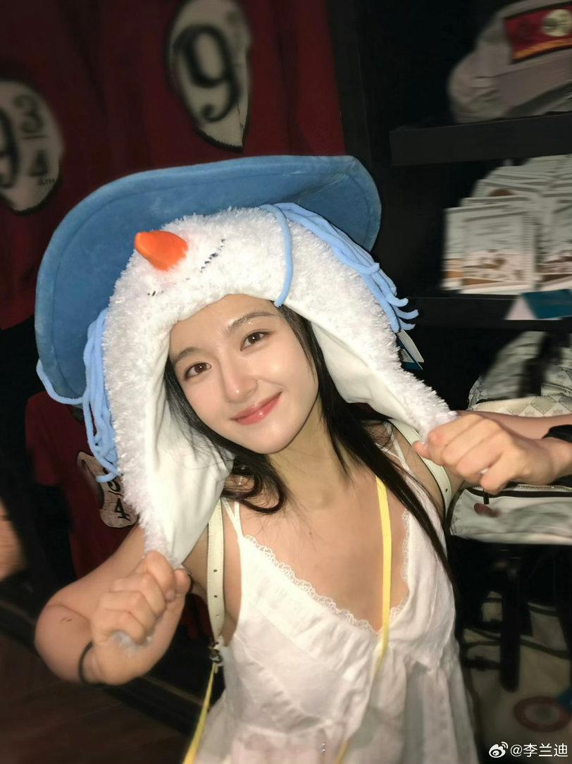 李兰迪原定下旬新戏进组李兰迪新剧疑似延期开机 啊这啊这，啥情况啊这是？！没想到李