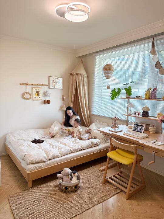 好羡慕他，不满1岁就拥有了自己的小房间~