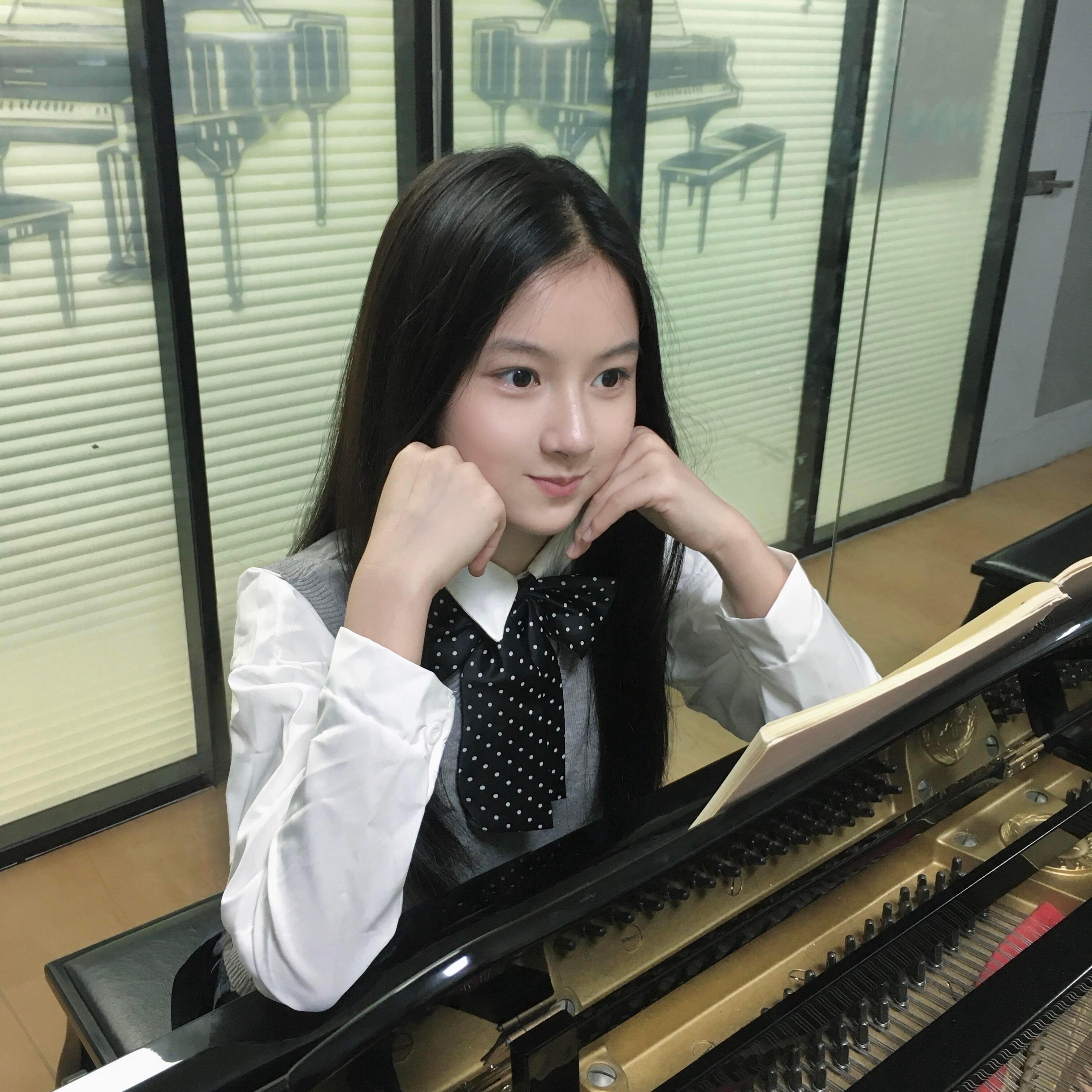 赵钰琪七七今日更新🎹🎼我觉得这个是她营业以来最萌的一组[捂嘴哭] ​​​