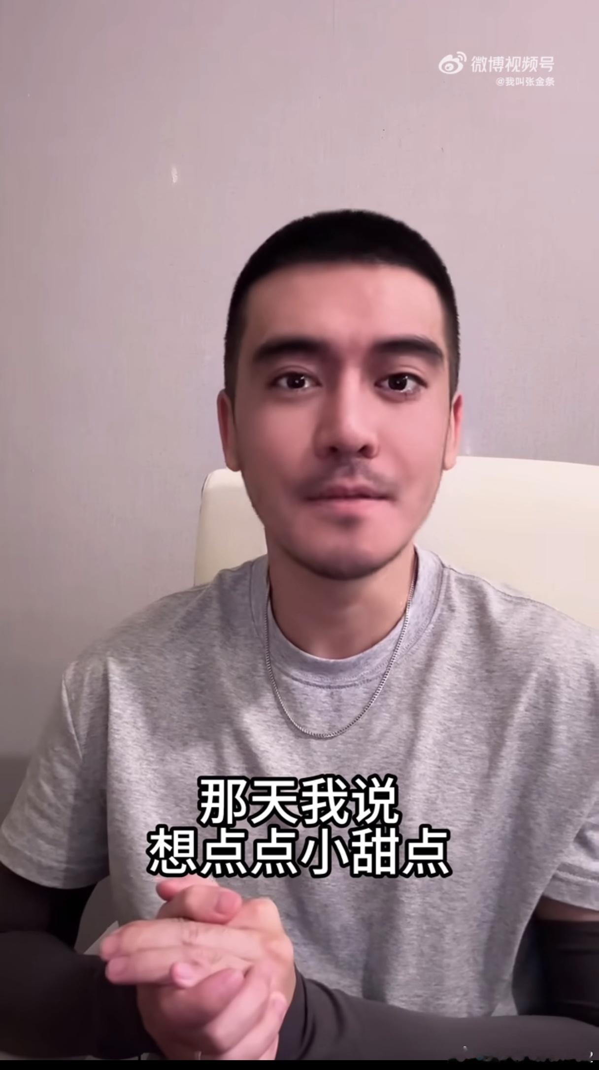 看完了电影八仙 总觉得钟离权像谁，仔细琢磨。。像