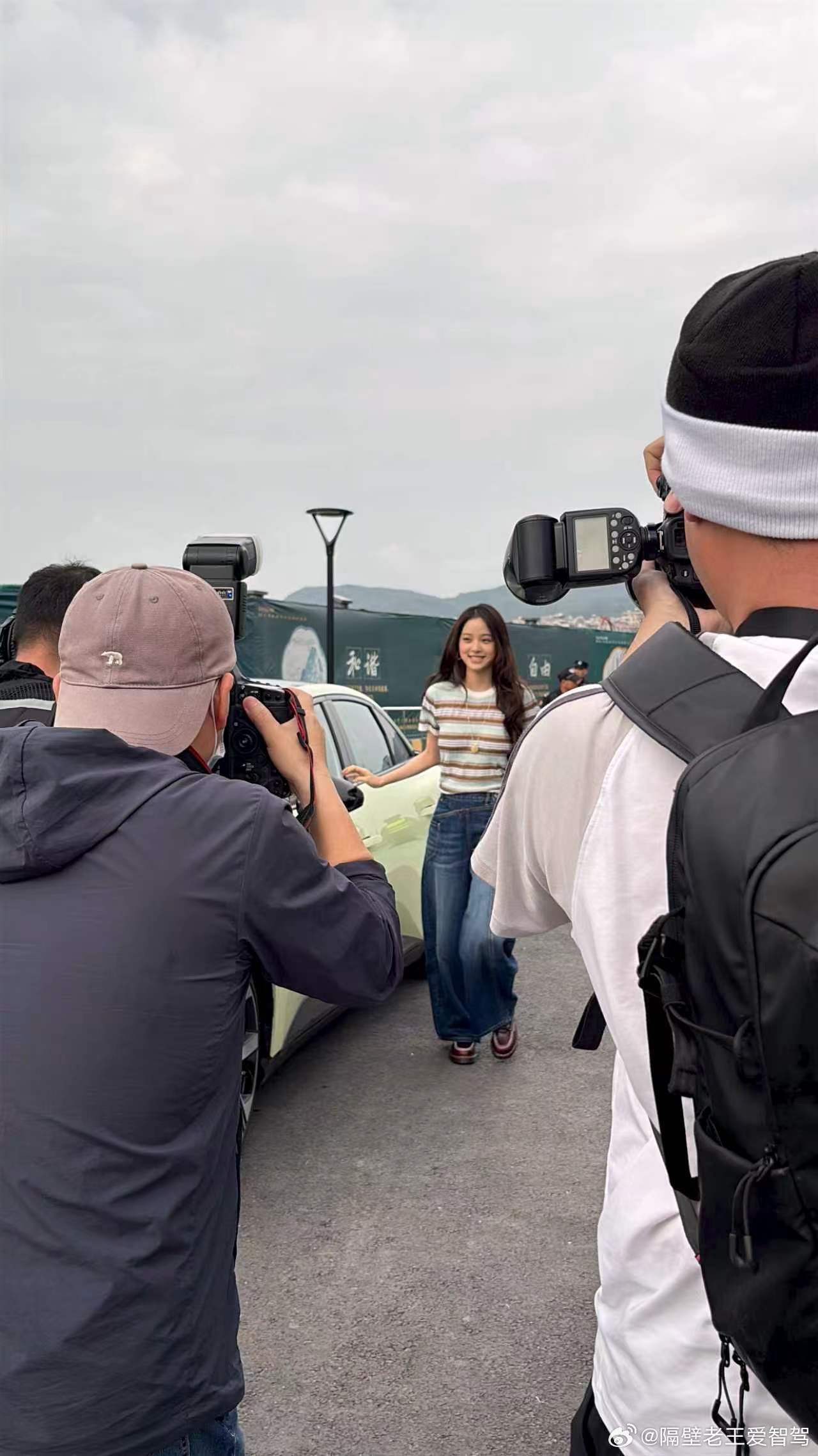 前方高能路透来袭！欧阳娜娜作为小鹏MONA真实车主，自驾2026款小鹏MONA 