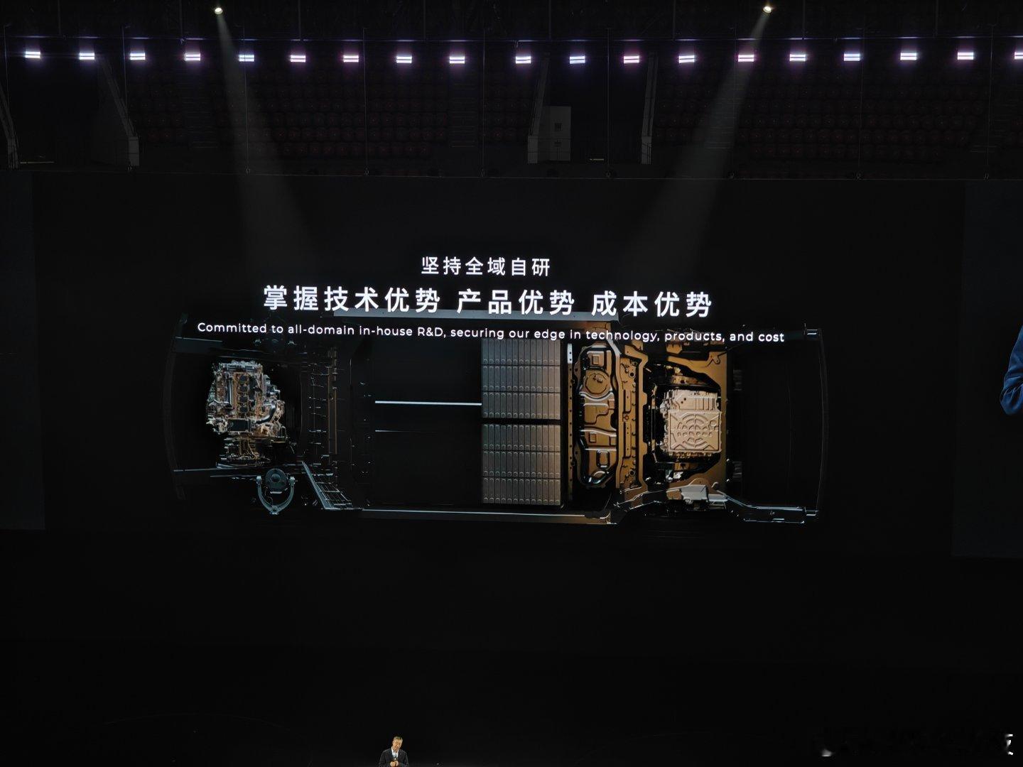 零跑汽车十周年我印象最深的，听到最多的，就是四个字“全系自研”！全系搭载自研电池