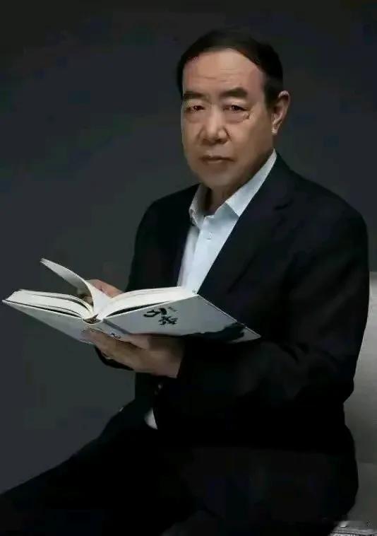著名作家贾平凹曾有一句深刻的话：

“女人离婚前觉得自己是红酒，有好男人品；
