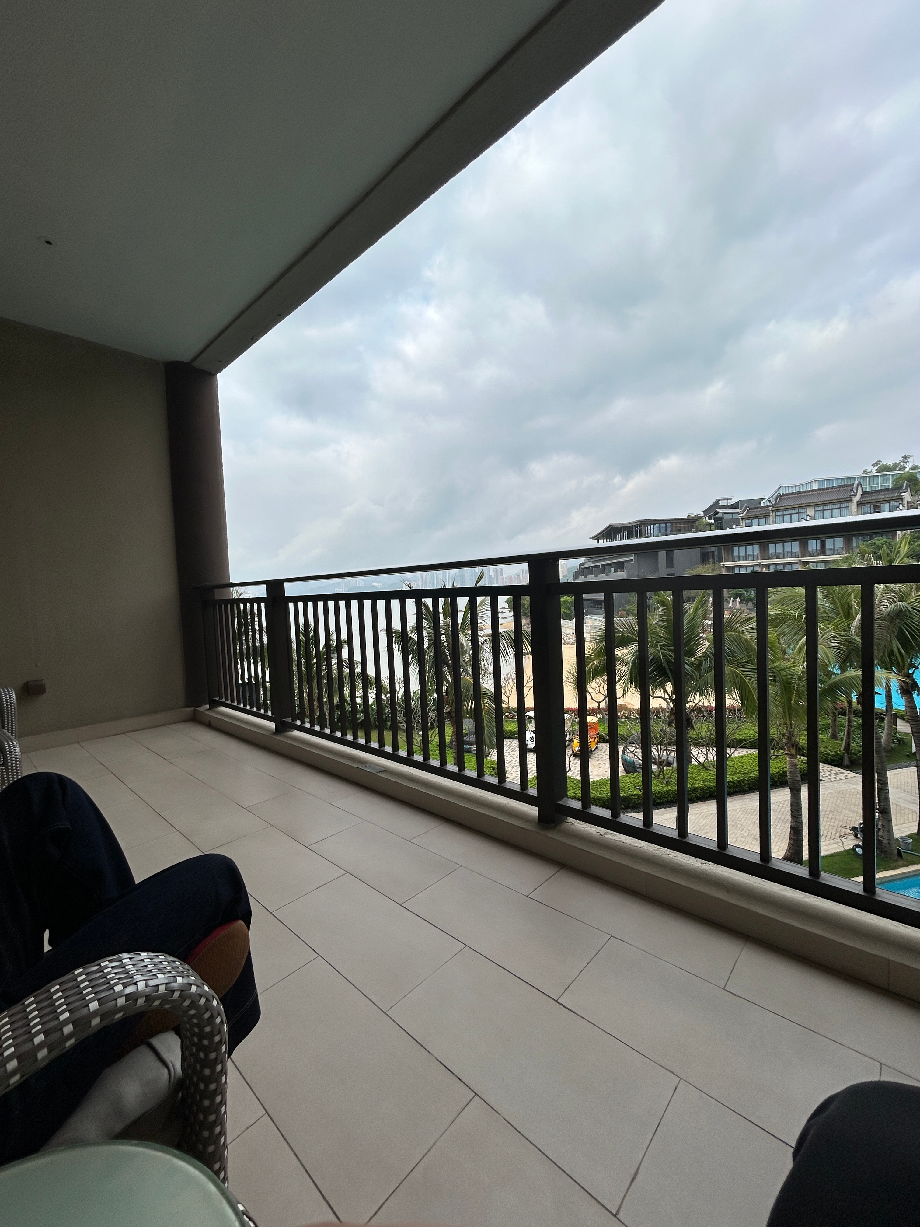 早啊朋友们🌹去赶飞机了，一个小时才能到机场 珠海