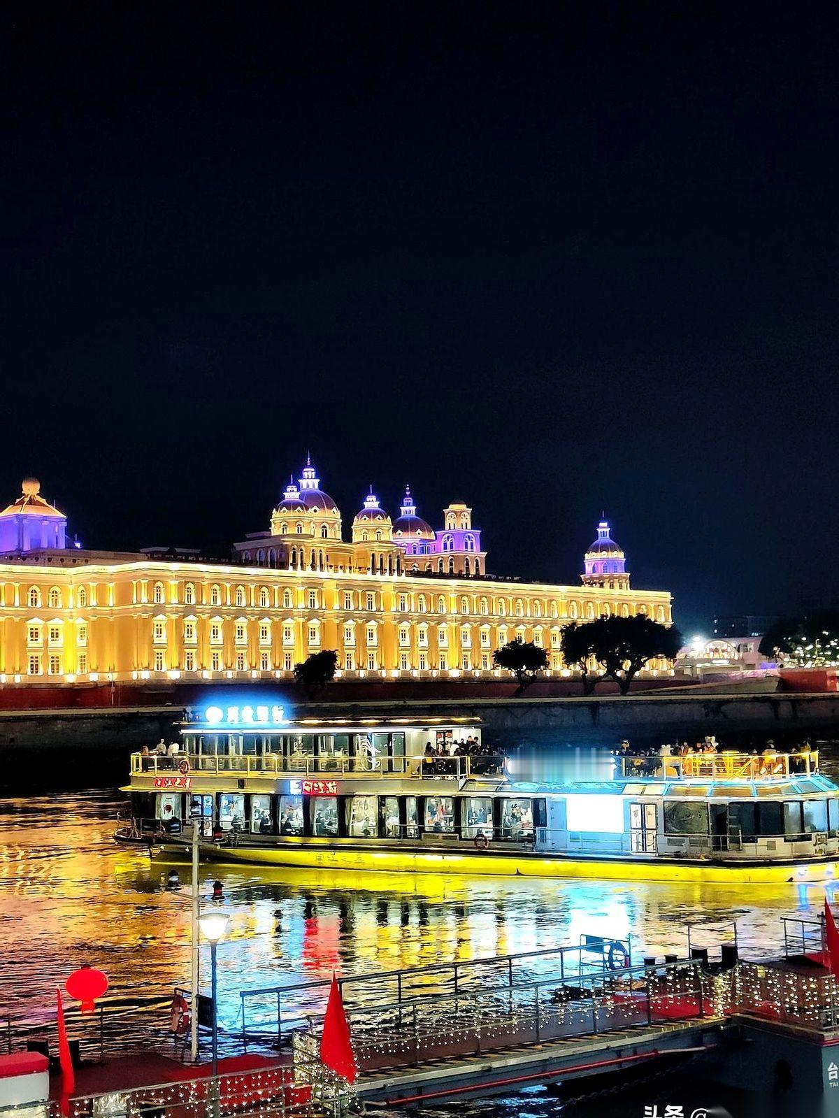 福州这个地方，有点东西。
别的城市等着游客做攻略，它倒好，反过来把游客的攻略给做