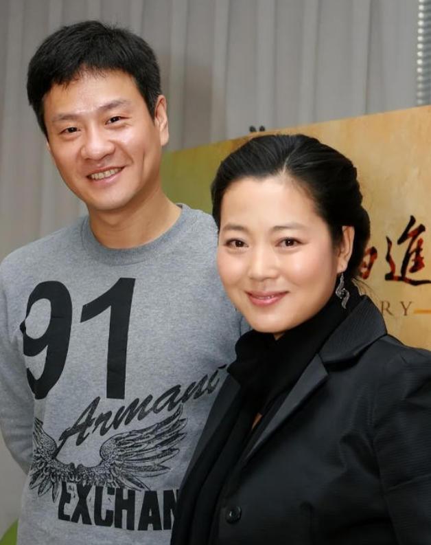 2003年，王茜华和丈夫到饭店吃饭，没想到结账时，丈夫却说：“饭钱我付了，回头你